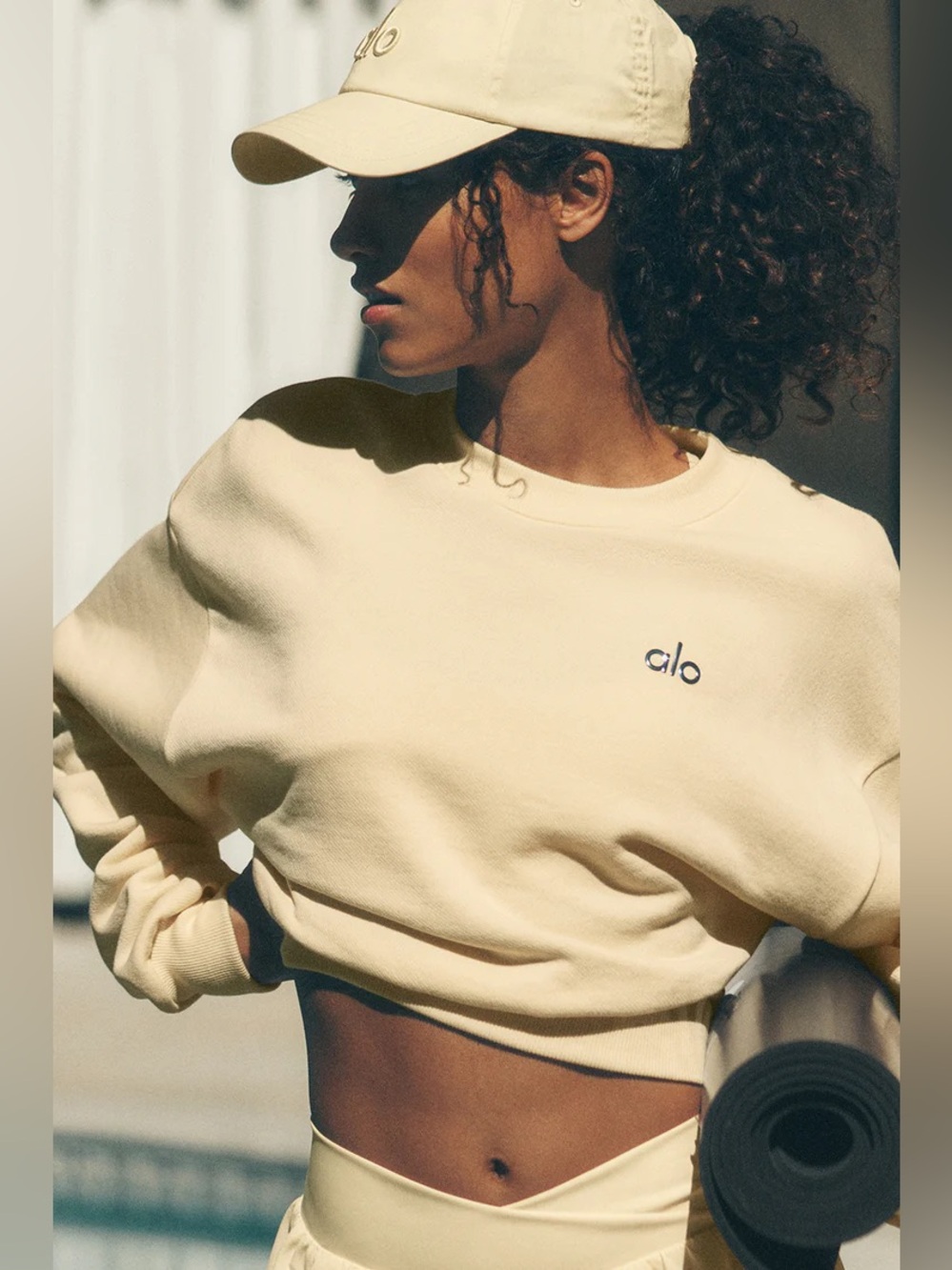 Alo Yoga Cropped Accolade Crewneck Yellow Size Extra Small